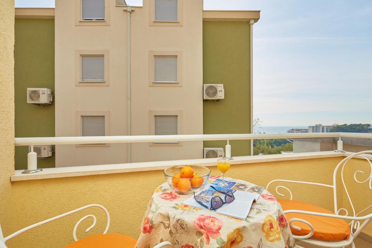 Apartments Zelic Tučepi Oda fotoğraf