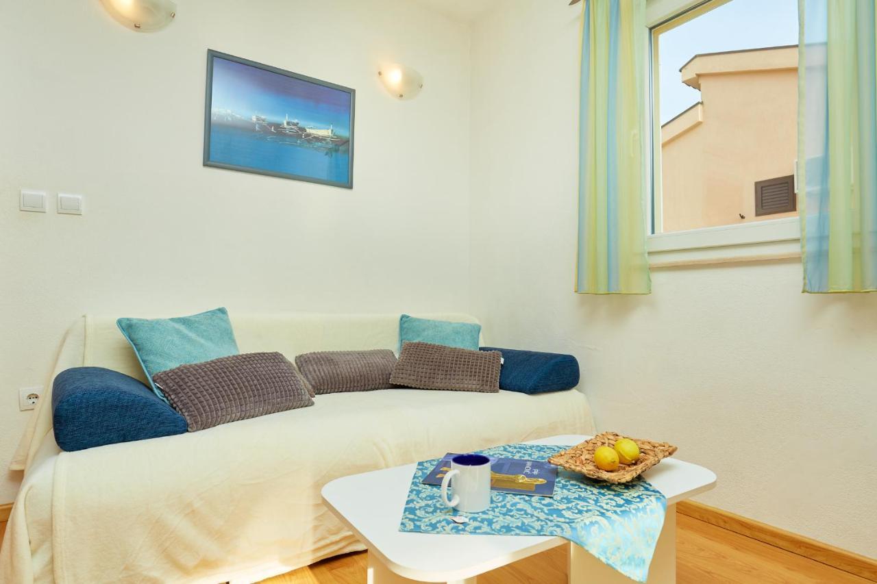Apartments Zelic Tučepi Oda fotoğraf