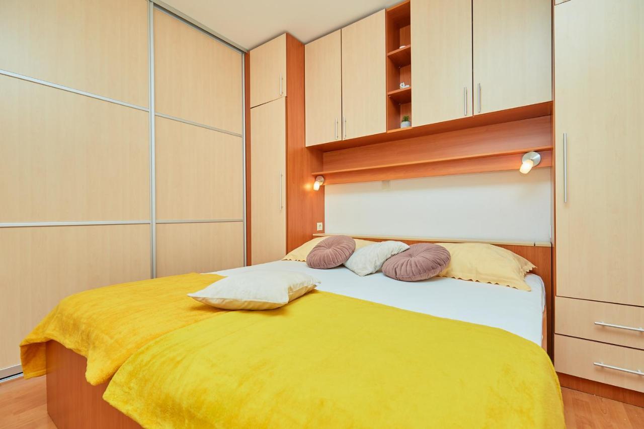 Apartments Zelic Tučepi Oda fotoğraf