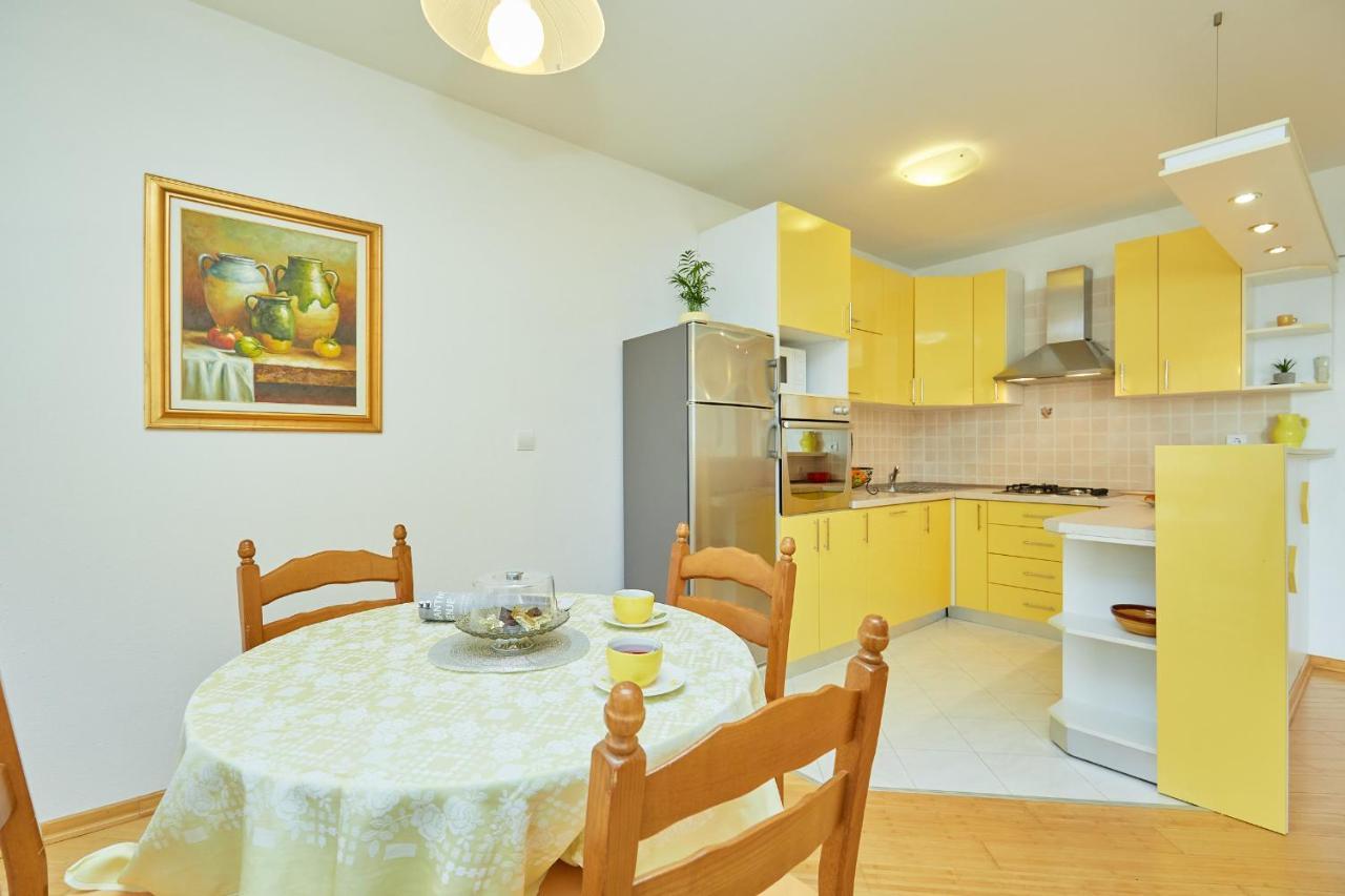 Apartments Zelic Tučepi Oda fotoğraf