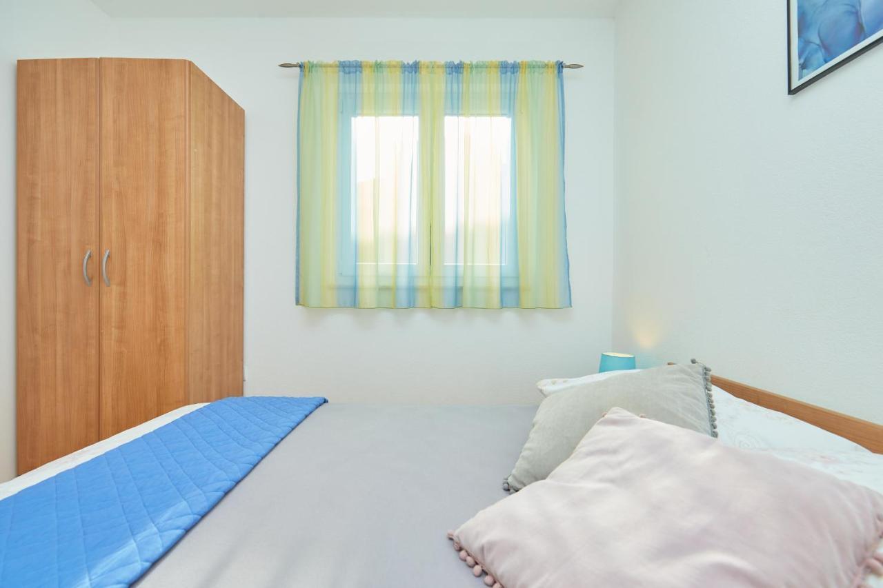 Apartments Zelic Tučepi Oda fotoğraf