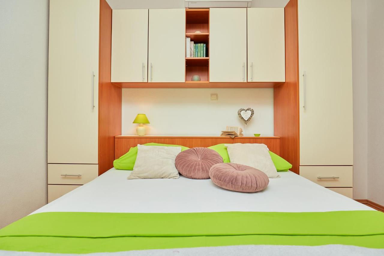 Apartments Zelic Tučepi Oda fotoğraf