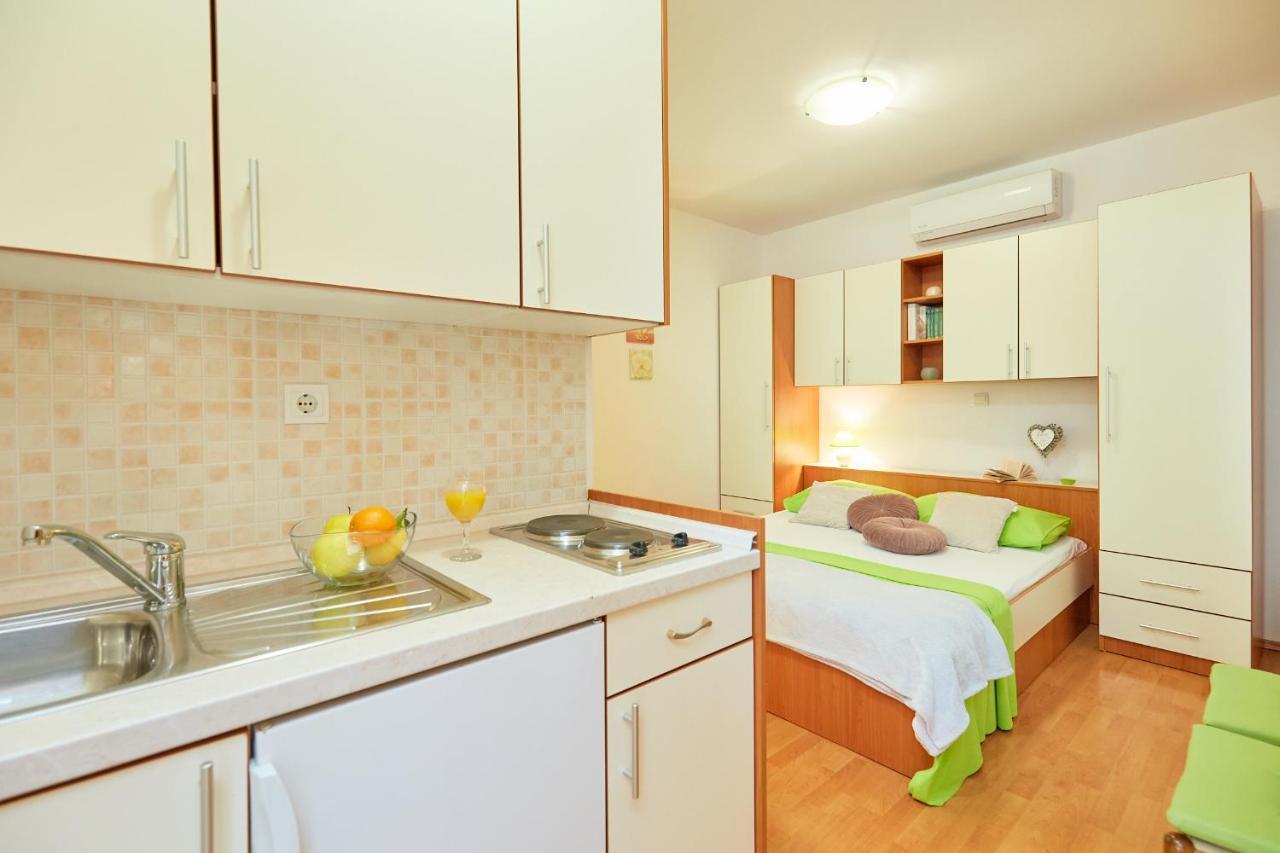Apartments Zelic Tučepi Oda fotoğraf