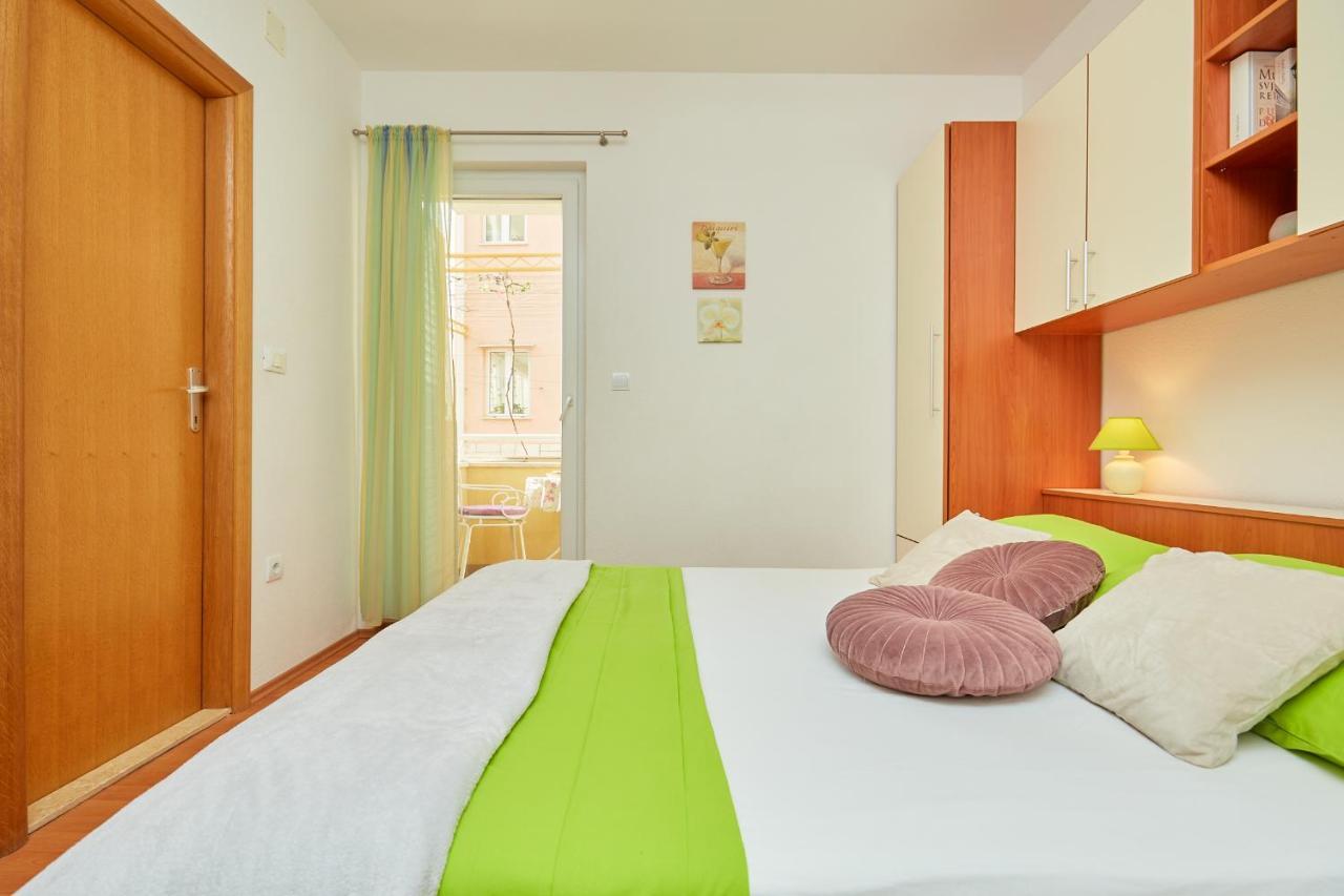 Apartments Zelic Tučepi Oda fotoğraf