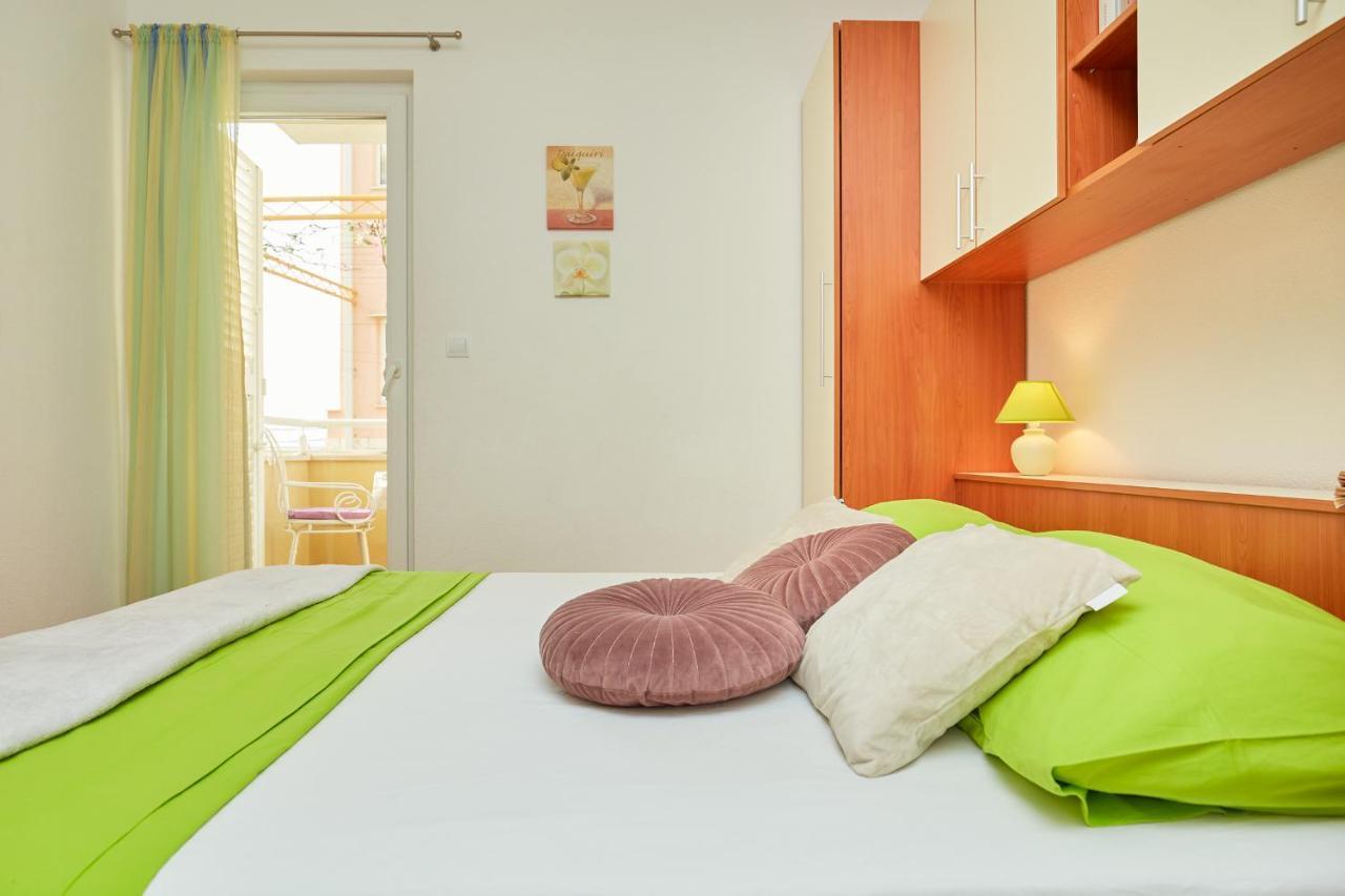 Apartments Zelic Tučepi Oda fotoğraf