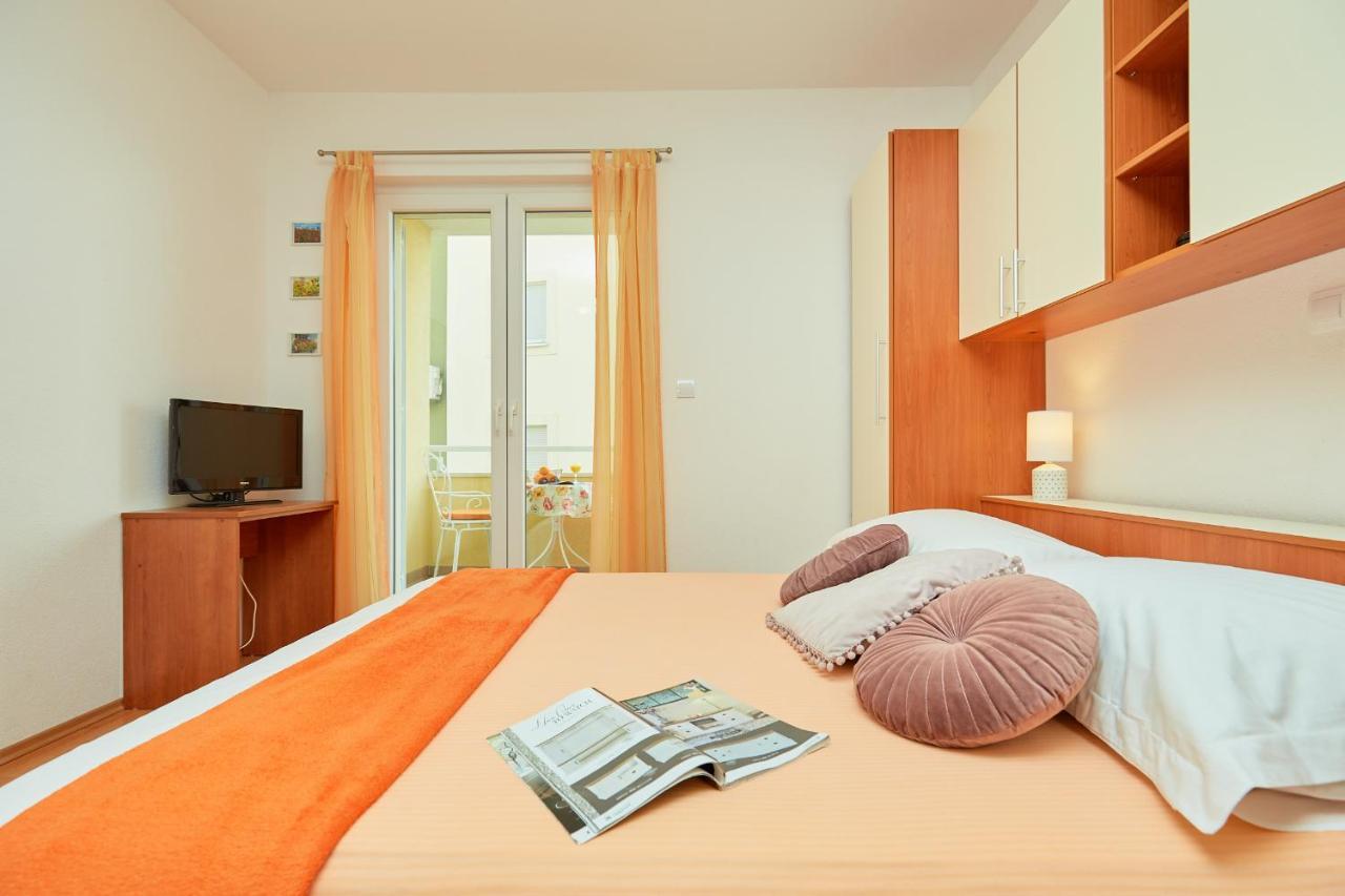 Apartments Zelic Tučepi Oda fotoğraf