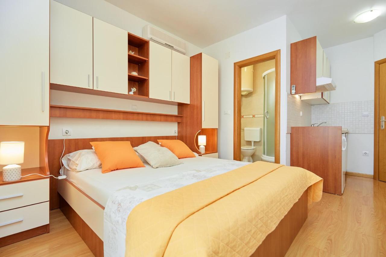 Apartments Zelic Tučepi Oda fotoğraf