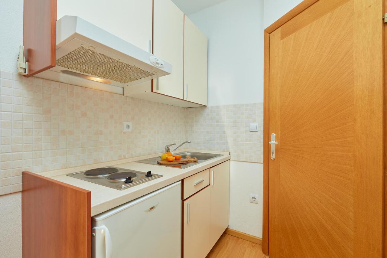 Apartments Zelic Tučepi Oda fotoğraf
