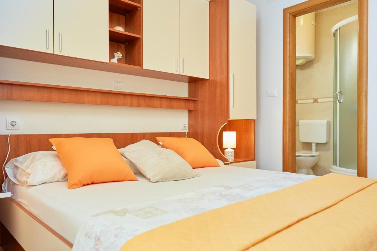Apartments Zelic Tučepi Oda fotoğraf