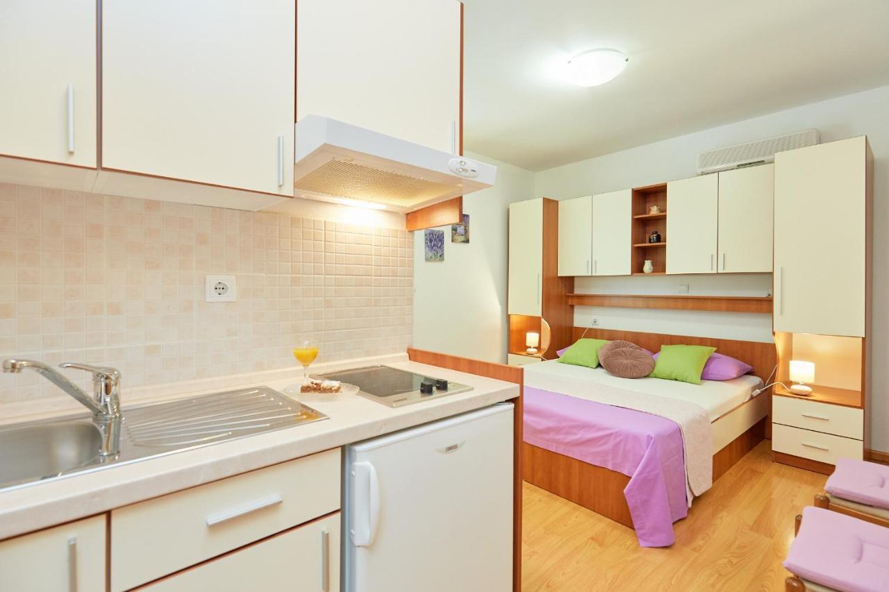 Apartments Zelic Tučepi Oda fotoğraf