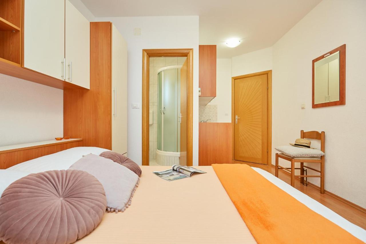 Apartments Zelic Tučepi Oda fotoğraf