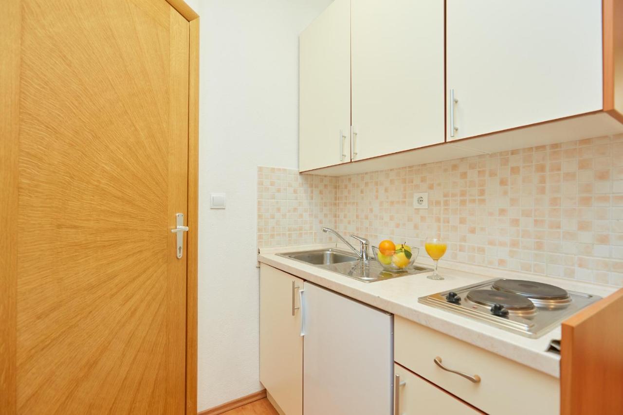 Apartments Zelic Tučepi Oda fotoğraf