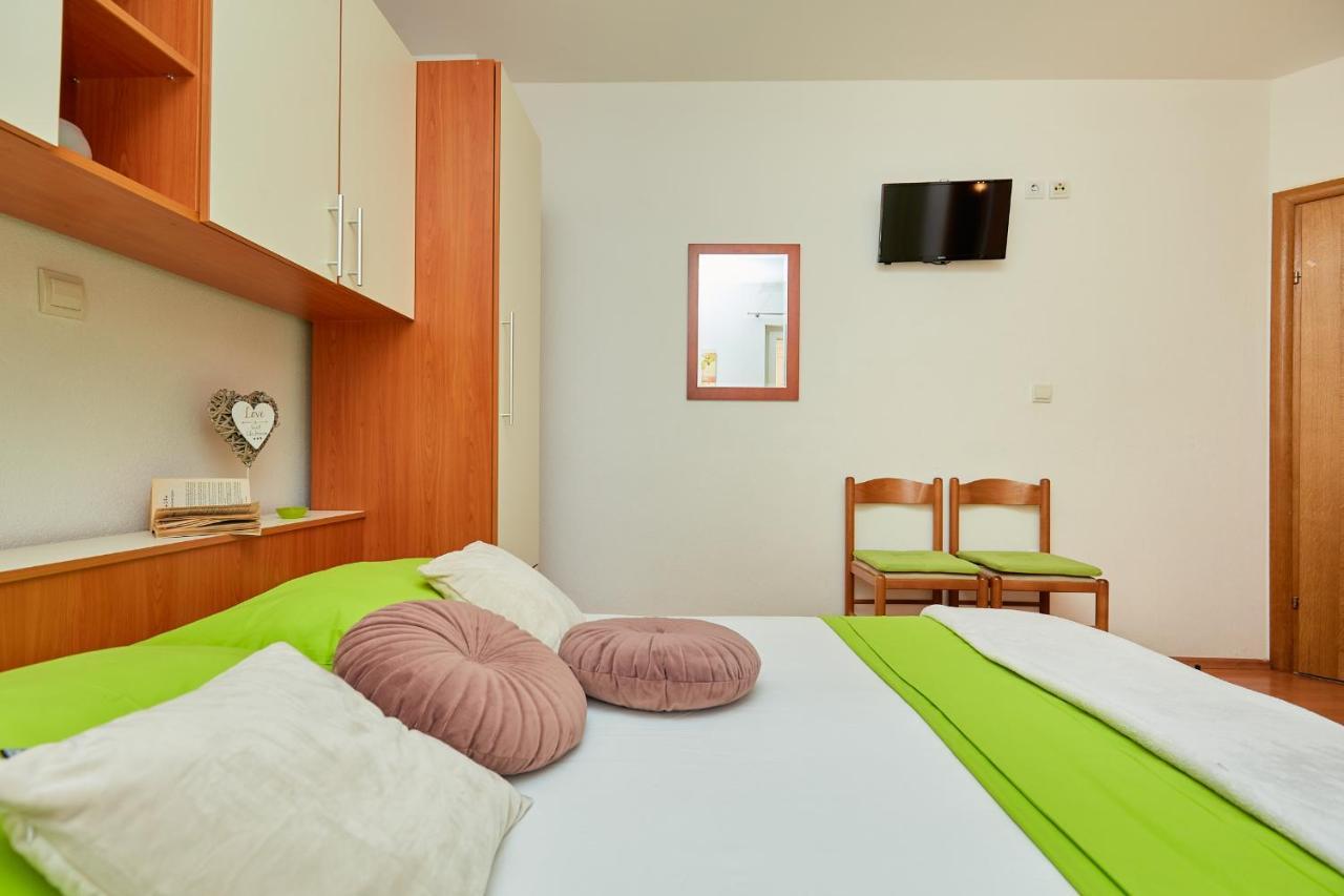 Apartments Zelic Tučepi Oda fotoğraf