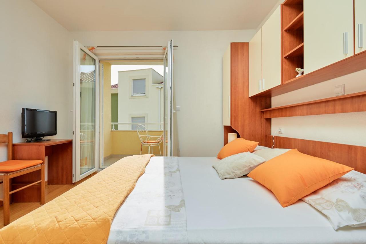 Apartments Zelic Tučepi Oda fotoğraf